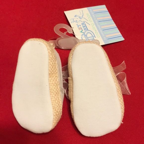 NWT baby shoes. Size 6wks-3 mo - Picture 3 of 6